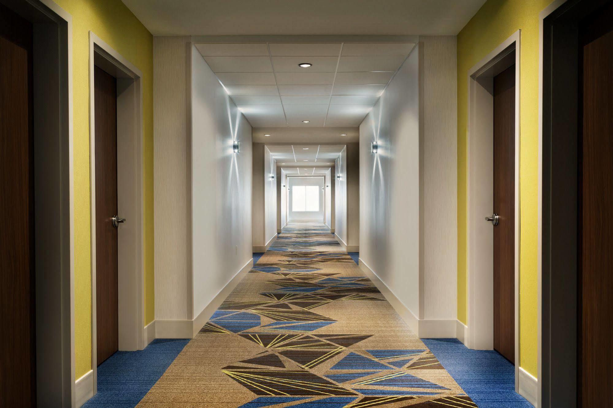 Holiday Inn Express & Suites - Cincinnati South - Wilder By Ihg Exterior photo