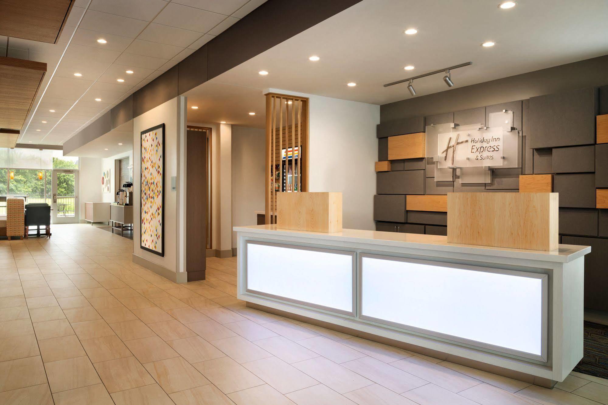 Holiday Inn Express & Suites - Cincinnati South - Wilder By Ihg Exterior photo